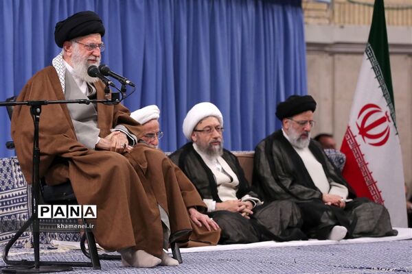دیدار مسئولان نظام و میهمانان کنفرانس وحدت اسلامى‌ با مقام معظم رهبری