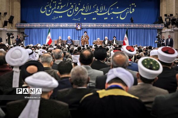 دیدار مسئولان نظام و میهمانان کنفرانس وحدت اسلامى‌ با مقام معظم رهبری