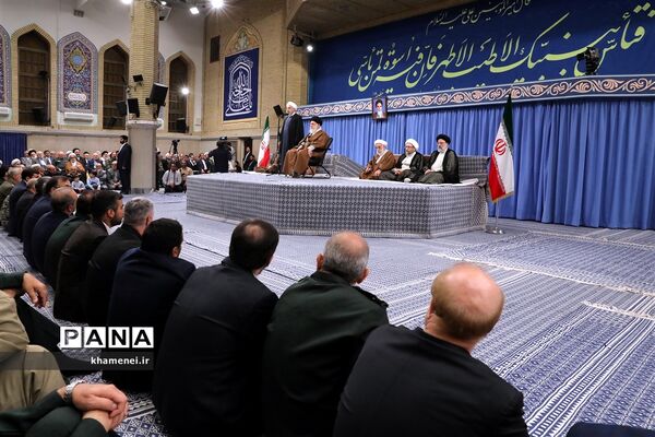 دیدار مسئولان نظام و میهمانان کنفرانس وحدت اسلامى‌ با مقام معظم رهبری