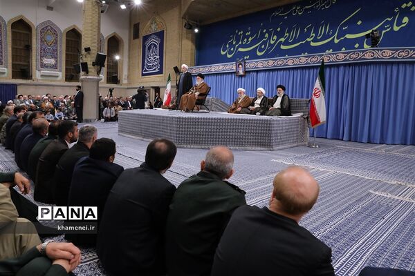 دیدار مسئولان نظام و میهمانان کنفرانس وحدت اسلامى‌ با مقام معظم رهبری