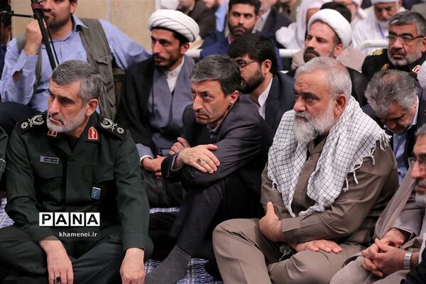 دیدار مسئولان نظام و میهمانان کنفرانس وحدت اسلامى‌ با مقام معظم رهبری