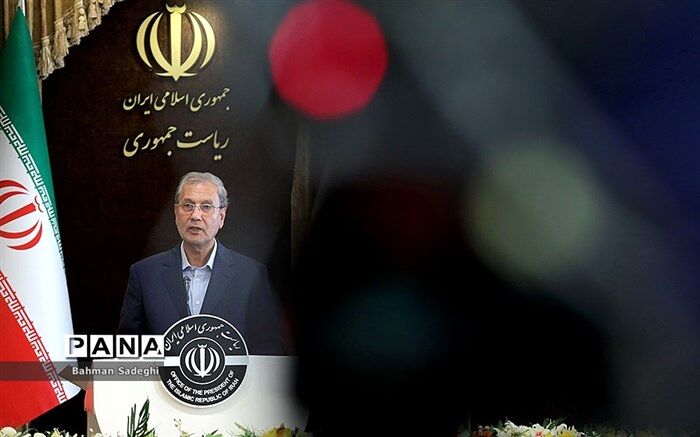 نشست خبری ربیعی با حضور مسئولان طرح اصلاح قیمت بنزین برگزار می شود