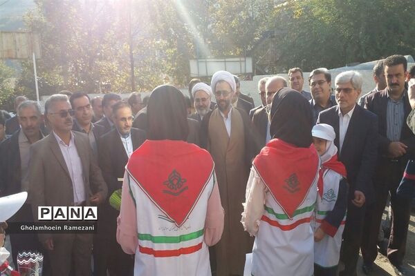 استقبال پیشتازان مازندران از وزیر آموزش‌وپرورش در غرب استان