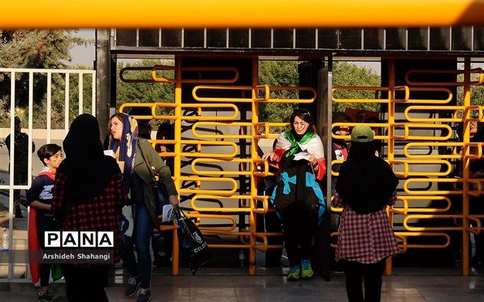 ابتکار: وزارت ورزش فعلا برنامه‌ای برای حضور زنان در بازی‌های لیگ ندارد