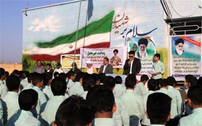 به مناسبت هفته پدافند غیر عامل مراسمی در مدرسه نمادین برگزار شد