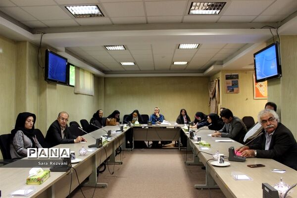 نشست طرح ملی توانمندسازی زنان سرپرست خانواده دراسلامشهر