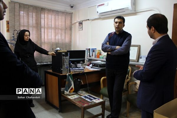 بازدید رئیس سازمان دانش‌آموزی همدان از مرکز مدیریت اسناد و کتابخانه ملی منطقه غرب کشور