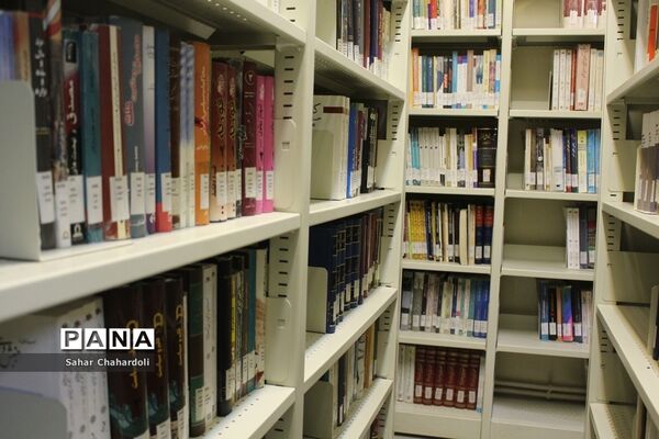 بازدید رئیس سازمان دانش‌آموزی همدان از مرکز مدیریت اسناد و کتابخانه ملی منطقه غرب کشور
