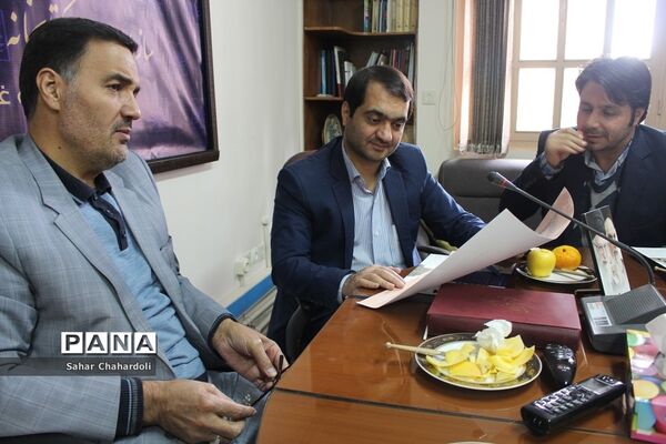 بازدید رئیس سازمان دانش‌آموزی همدان از مرکز مدیریت اسناد و کتابخانه ملی منطقه غرب کشور
