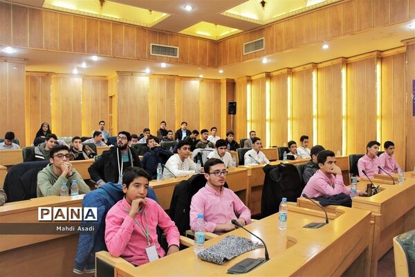 آیین اختتامیه سومین دوره مسابقات همخوانی قرآن‌کریم و مدیحه سرایی دانش‌آموزان پسر سراسر کشور در مشهد مقدس