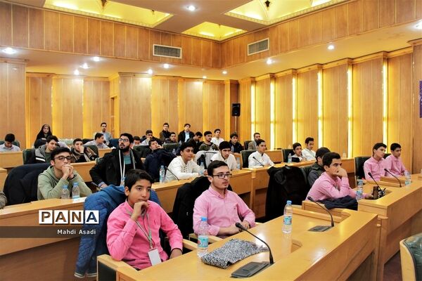 آیین اختتامیه سومین دوره مسابقات همخوانی قرآن‌کریم و مدیحه سرایی دانش‌آموزان پسر سراسر کشور در مشهد مقدس