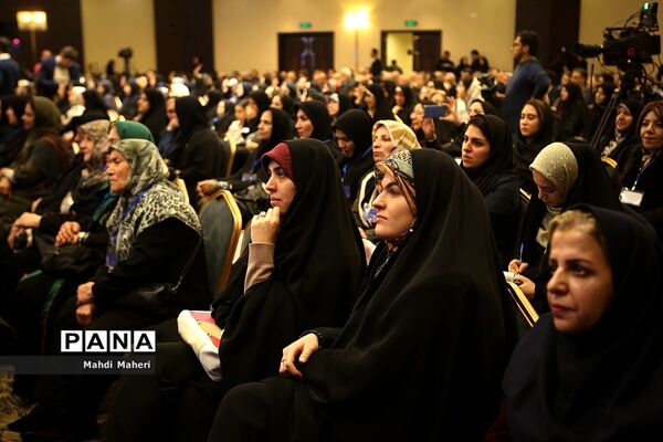 همایش بانوان خیر مدرسه‌ساز
