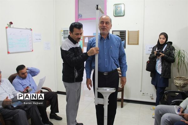 انجام تست قند خون در اداره‌کل آموزش و پرورش استان بوشهر