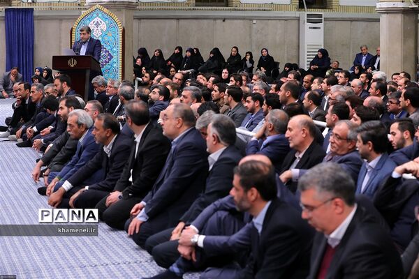 دیدار جمعی از تولیدکنندگان، کارآفرینان و فعالان اقتصادی با رهبر انقلاب اسلامی