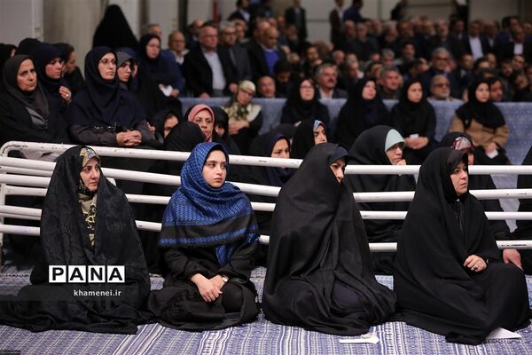 دیدار جمعی از تولیدکنندگان، کارآفرینان و فعالان اقتصادی با رهبر انقلاب اسلامی