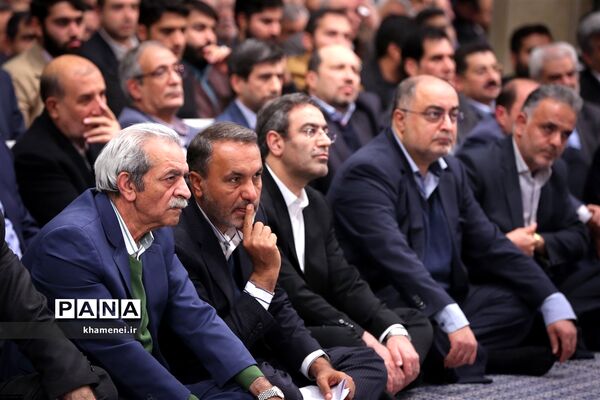دیدار جمعی از تولیدکنندگان، کارآفرینان و فعالان اقتصادی با رهبر انقلاب اسلامی