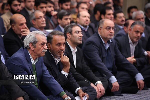 دیدار جمعی از تولیدکنندگان، کارآفرینان و فعالان اقتصادی با رهبر انقلاب اسلامی