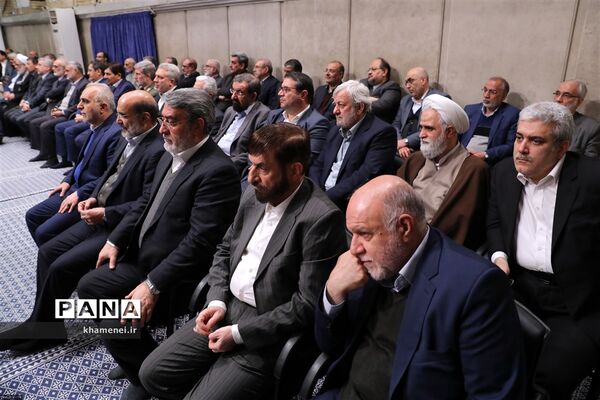 دیدار جمعی از تولیدکنندگان، کارآفرینان و فعالان اقتصادی با رهبر انقلاب اسلامی