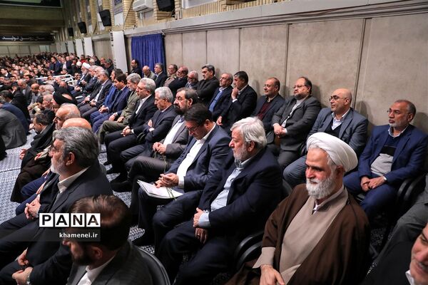دیدار جمعی از تولیدکنندگان، کارآفرینان و فعالان اقتصادی با رهبر انقلاب اسلامی