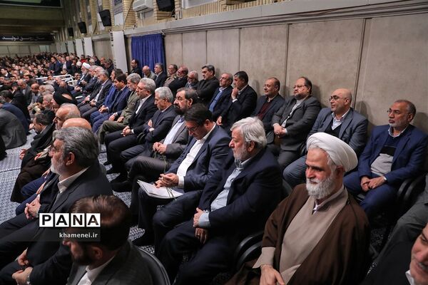 دیدار جمعی از تولیدکنندگان، کارآفرینان و فعالان اقتصادی با رهبر انقلاب اسلامی