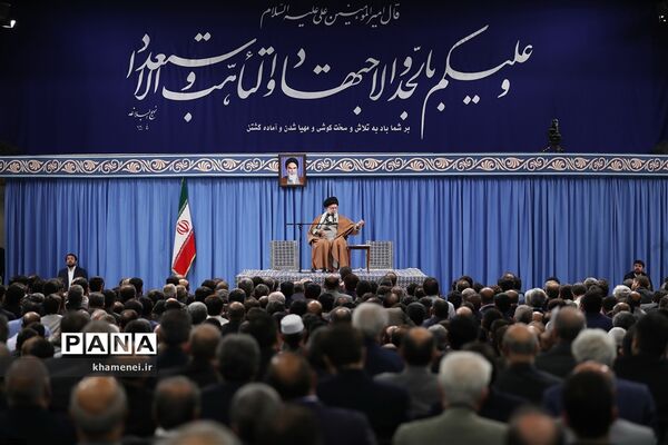دیدار جمعی از تولیدکنندگان، کارآفرینان و فعالان اقتصادی با رهبر انقلاب اسلامی