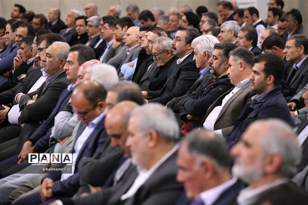 دیدار جمعی از تولیدکنندگان، کارآفرینان و فعالان اقتصادی با رهبر انقلاب اسلامی
