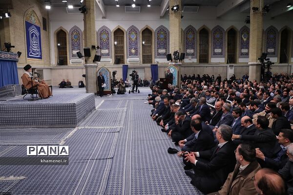 دیدار جمعی از تولیدکنندگان، کارآفرینان و فعالان اقتصادی با رهبر انقلاب اسلامی