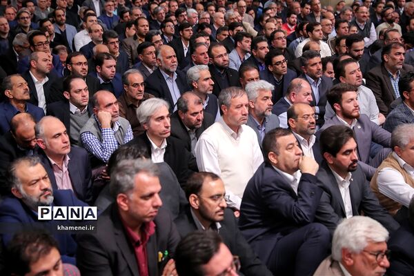 دیدار جمعی از تولیدکنندگان، کارآفرینان و فعالان اقتصادی با رهبر انقلاب اسلامی