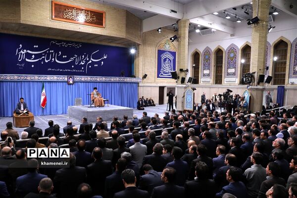 دیدار جمعی از تولیدکنندگان، کارآفرینان و فعالان اقتصادی با رهبر انقلاب اسلامی