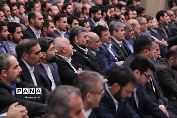 دیدار جمعی از تولیدکنندگان، کارآفرینان و فعالان اقتصادی با رهبر انقلاب اسلامی