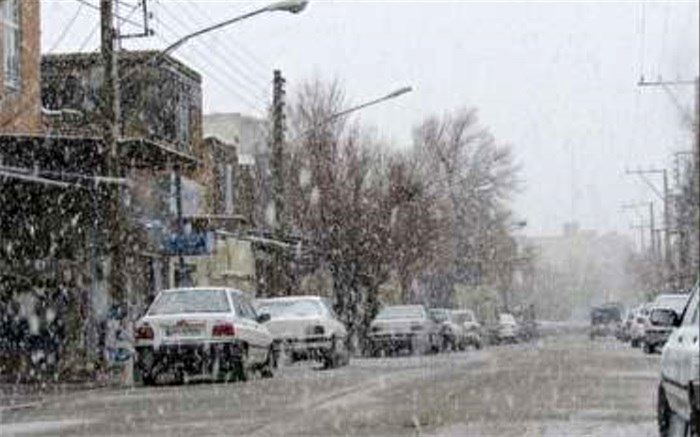 بارش برف و باران در برخی محورها؛ رانندگان زنجیر چرخ همراه داشته باشند