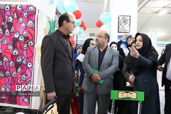 افتتاحیه نمایشگاه دست سازه‌های دانش‌آموزان  با مشارکت اولیا در بوشهر