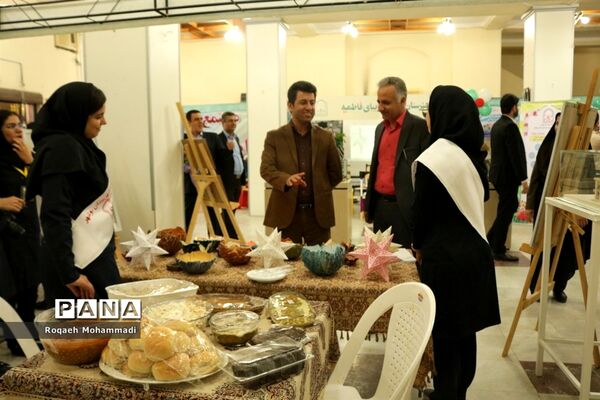 افتتاحیه نمایشگاه دست سازه‌های دانش‌آموزان  با مشارکت اولیا در بوشهر