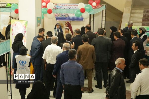 افتتاحیه نمایشگاه دست سازه‌های دانش‌آموزان  با مشارکت اولیا در بوشهر