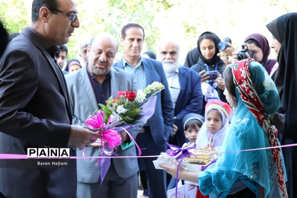 افتتاحیه نمایشگاه دست سازه‌های دانش‌آموزان  با مشارکت اولیا در بوشهر