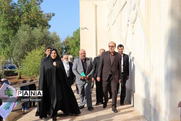 افتتاحیه نمایشگاه دست سازه‌های دانش‌آموزان  با مشارکت اولیا در بوشهر