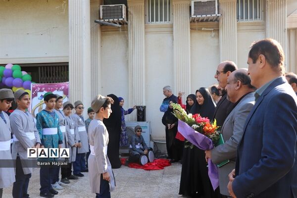افتتاحیه نمایشگاه دست سازه‌های دانش‌آموزان  با مشارکت اولیا در بوشهر