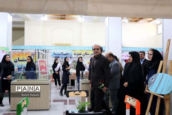 افتتاحیه نمایشگاه دست سازه‌های دانش‌آموزان  با مشارکت اولیا در بوشهر
