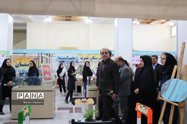 افتتاحیه نمایشگاه دست سازه‌های دانش‌آموزان  با مشارکت اولیا در بوشهر