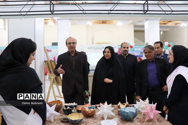 افتتاحیه نمایشگاه دست سازه‌های دانش‌آموزان  با مشارکت اولیا در بوشهر