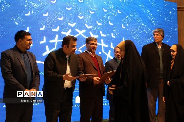 آیین اختتامیه سومین دوره مسابقات کشوری همخوانی قرآن کریم و مدیحه سرایی دانش‌آموزان دختر