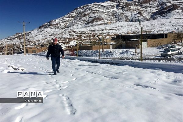 بارش برف  در روستای شرب العین