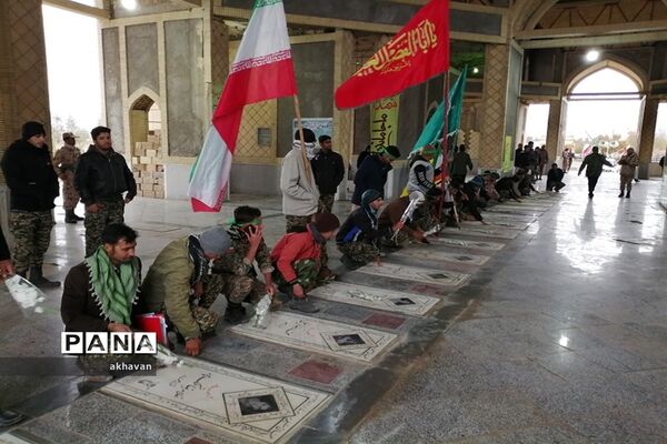 غبارروبی قبور مطهر شهدای شهرستان بهاباد