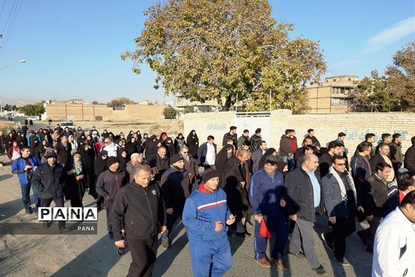 پیاده‌روی فرهنگیان بسیجی به‌مناسبت گرامیداشت هفته بسیج در ارومیه