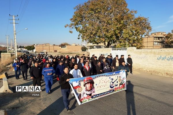 پیاده‌روی فرهنگیان بسیجی به‌مناسبت گرامیداشت هفته بسیج در ارومیه