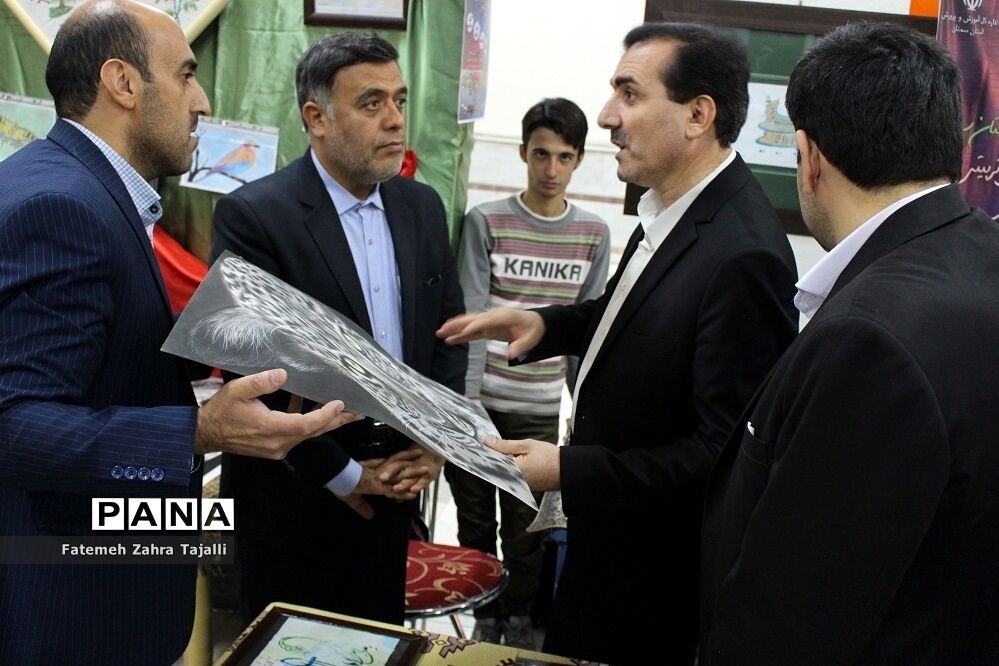 بازدید رئیس اداره کانون‌های فرهنگی و تربیتی از غرفه‌های اولین جشنواره دستاوردهای کانون‌های استان سمنان