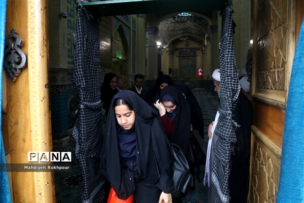 اعزام دانش آموزان دختر یزدی  به اردوی راهیان نور