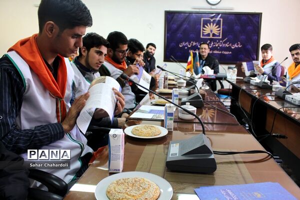 بازدید دانش‌آموزان پیشتاز هنرستان شهید شبیری از کتابخانه ملی غرب کشور