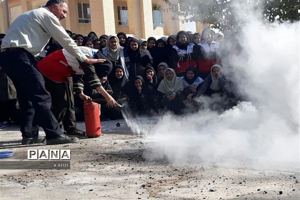 مانور زلزله در دبیرستان فاطمیه زارچ