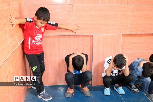 مانور سراسری زلزله در دبستان شهید عاشوری بوشهر